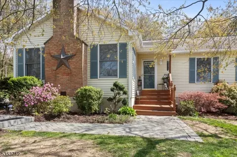 148 Buckhorn Dr, Washington, NJ 07882