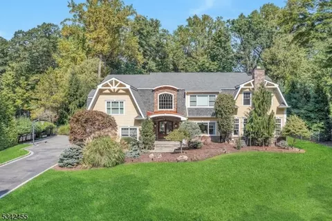 13 Split Rock Rd, Upper Saddle River, NJ 07458
