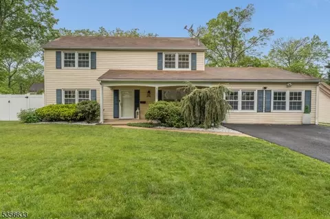 216 Lenox Pl, Somerset, NJ 08873