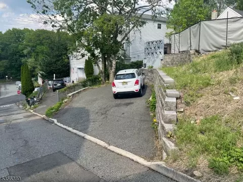 67 Garret St, Paterson, NJ 07501
