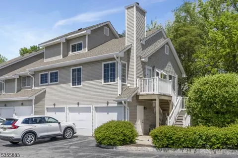 52 Morgan Ct, Bedminster, NJ 07921