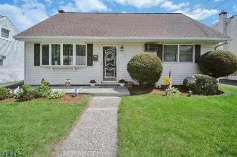 37 Greene Ave, Totowa, NJ 07512