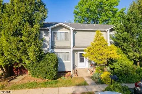 39 Gary Ct, Dayton, NJ 08810