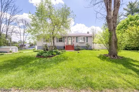 28 Zinnia Dr, Glenwood, NJ 07418
