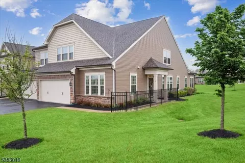 2 Farella Rd, Raritan Twp, NJ 08822