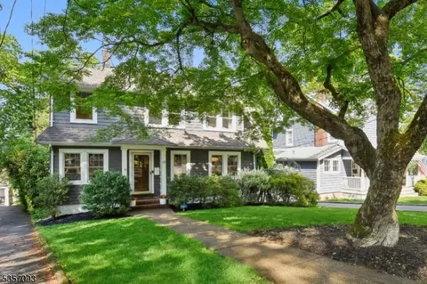 10 Beechwood Rd, Verona, NJ 07044