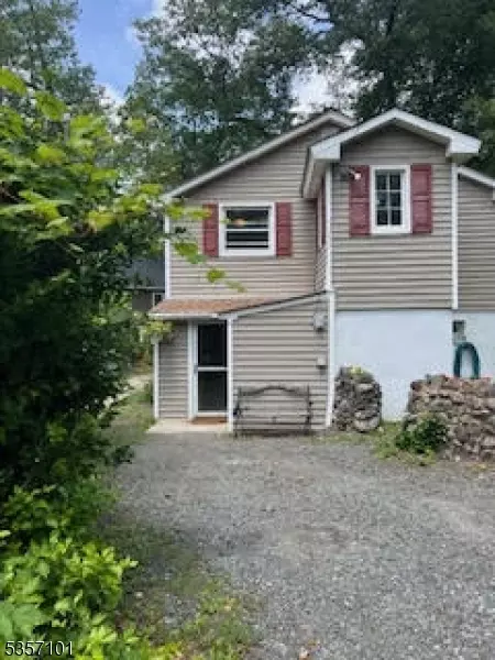 8 Oak Ave, Denville, NJ 07834