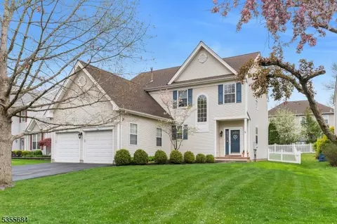141 Walters Brook Dr, Bridgewater, NJ 08807