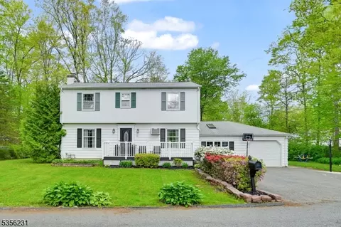 10 Abenaki Trl, Oak Ridge, NJ 07438