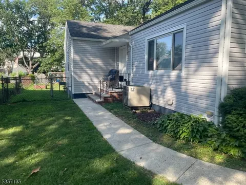 131 Berkeley Ter, Plainfield, NJ 07062 photo 3