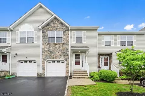 16 Ashley Ct, Somerset, NJ 08873