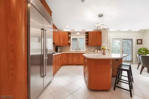33 Sylvan Dr, Pine Brook, NJ 07058 photo 9