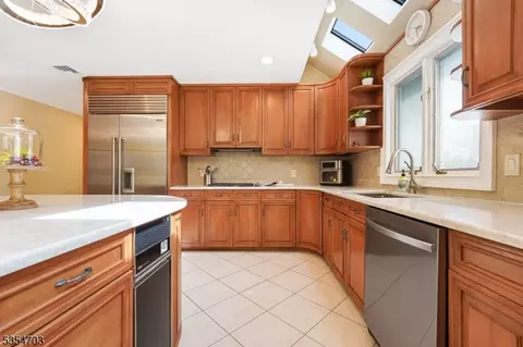 33 Sylvan Dr, Pine Brook, NJ 07058 photo 8