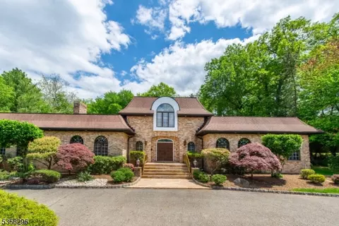 3 Vanderbilt Dr, Livingston, NJ 07039