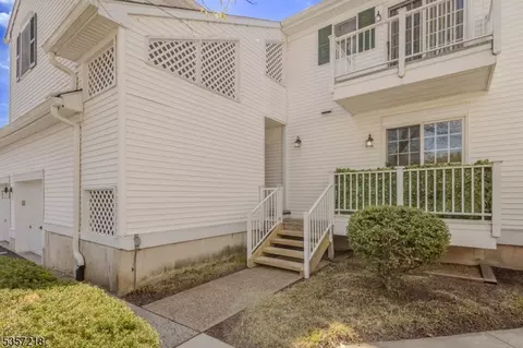 112 Smithfield Ct, Basking Ridge, NJ 07920