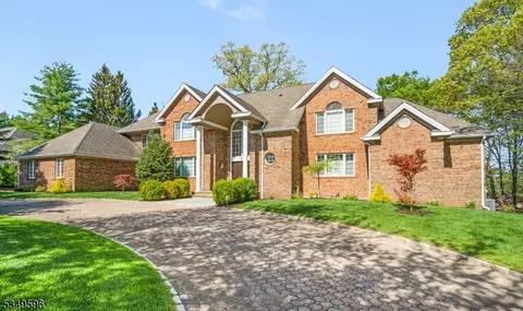 30 Mountain Ridge Dr, Livingston, NJ 07039