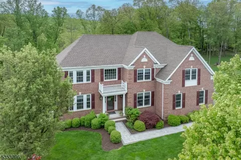 25 Shadow Hill Way, Hackettstown, NJ 07840