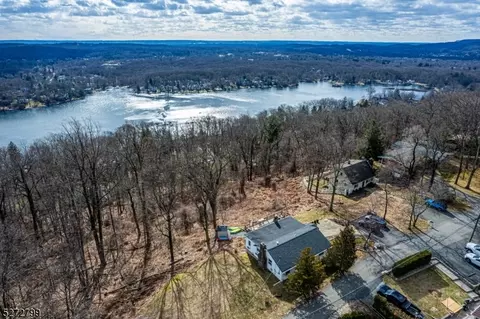 110 Hillcrest Dr, Denville, NJ 07834
