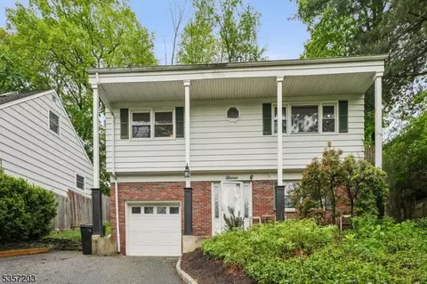 11 Beech Ct, Ringwood, NJ 07456