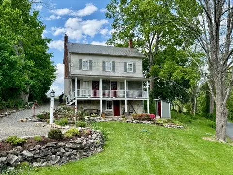 1 Cedar St, Hope, NJ 07844