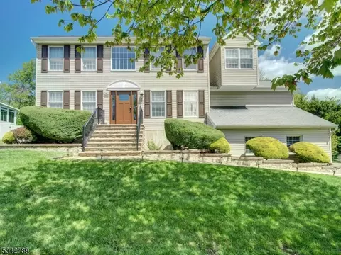 32 Fox Chase Ln, Ledgewood, NJ 07852
