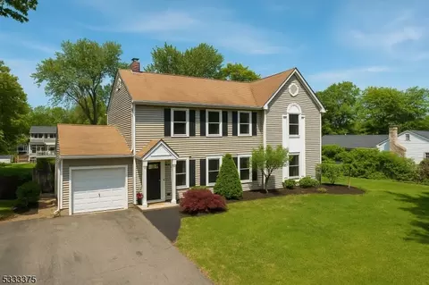 6 Van Saun Pl, Pompton Plains, NJ 07444