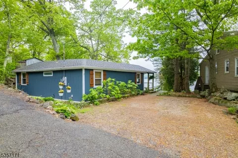 2 Knollwood Pl, Byram Township, NJ 07821