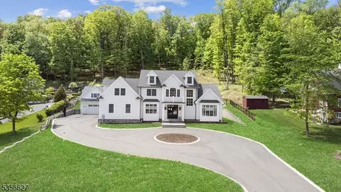 150 Mountain Ave, Pequannock Twp, NJ 07444