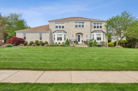 9 Silver Spring Ct, East Hanover, NJ 07936