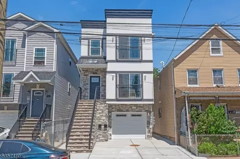 213 Pine St, Elizabeth City, NJ 07206