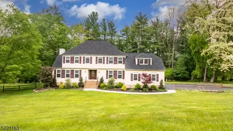 18 Cider Mill Ln, Port Murray, NJ 07865