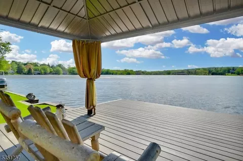 87 Bearfort Rd, West Milford, NJ 07480