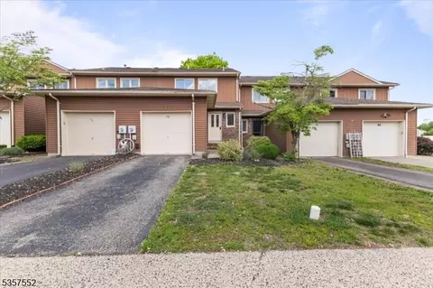 70 Canterberry Cir, Flemington, NJ 08822