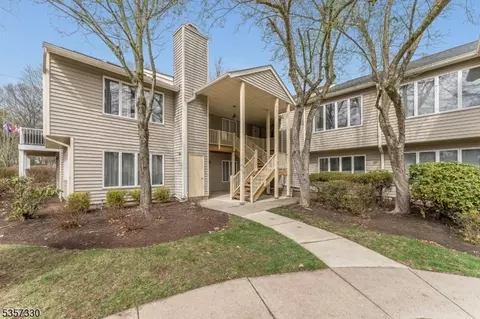 34 Westchester Ter, Annandale, NJ 08801