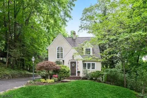 35 Ridge Rd, Ridgewood, NJ 07450