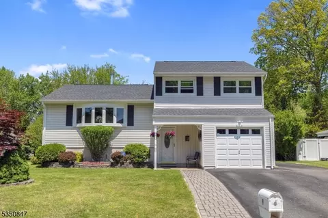 9 Harwich Rd, Flanders, NJ 07836