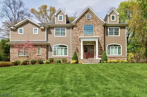 127 Edgewood Dr, Florham Park, NJ 07932