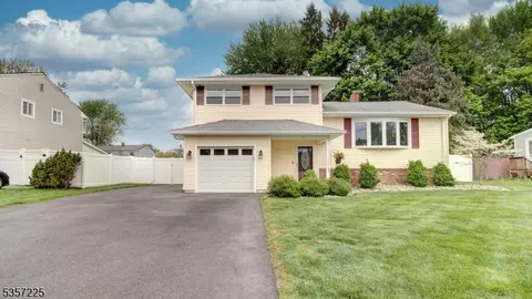 7 Brewster Pl, Flanders, NJ 07836