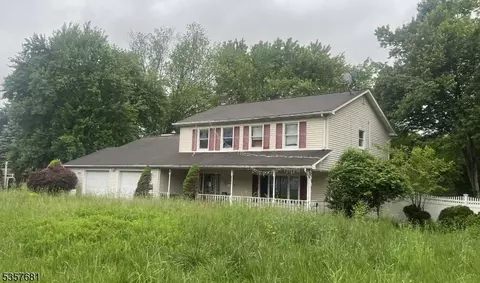 8 Plaskon Ter, Ogdensburg, NJ 07439