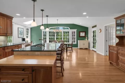 5 Lafayette Ln, Basking Ridge, NJ 07920