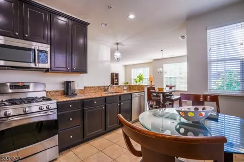 52 Station Sq, Union, NJ 07083