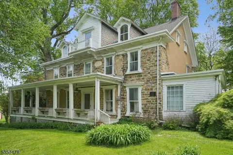 19 E Mill Rd, Long Valley, NJ 07853