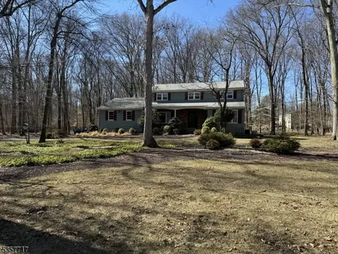 18 Lenape Trl, Warren, NJ 07059