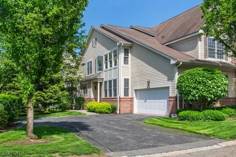 92 Schindler Way, Fairfield, NJ 07004