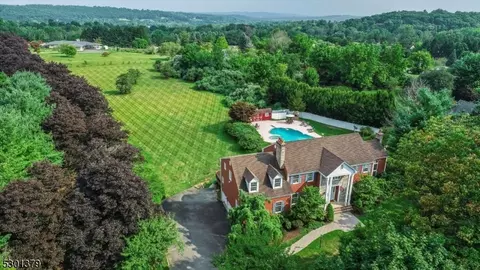 156 Fox Chase Rd, Chester Twp, NJ 07930