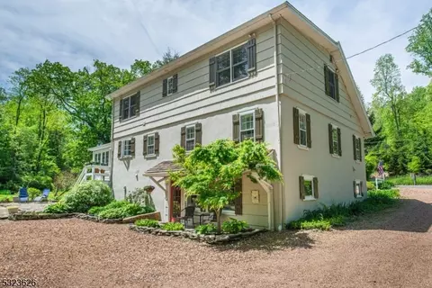 152 Fairmount Rd, Long Valley, NJ 07853