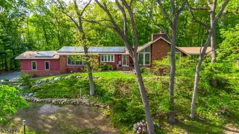 8 Reger Rd, Chester Twp, NJ 07836