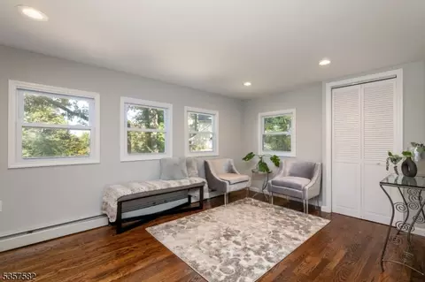 34 Oak Tree Ln, Sparta, NJ 07871