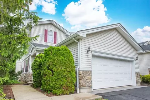 2 Spruce Hills Ct, Hamburg, NJ 07419