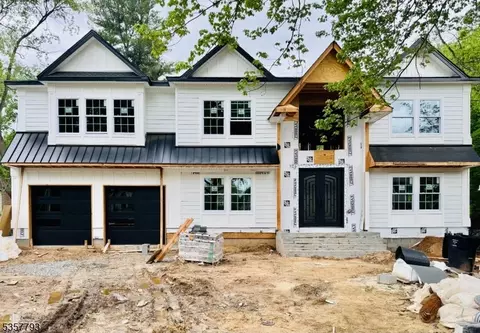 296 Montana St, Paramus, NJ 07652